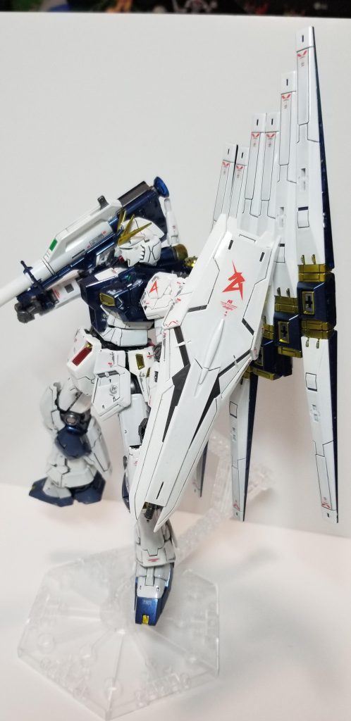 横面:デカールシールが光沢を奪っていたりしますが、ユニコーンチタニウムフィニッシュと同等くらいにはなりました。