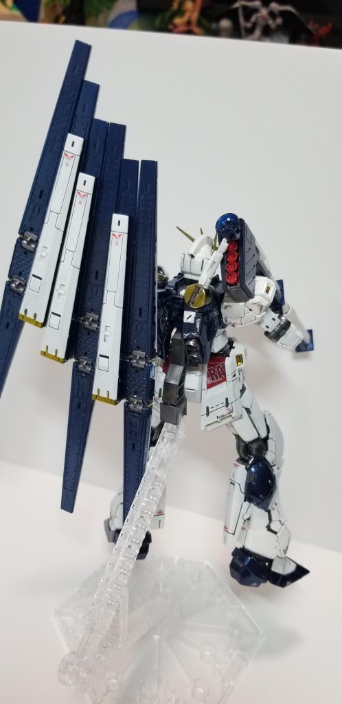 背面:意外と金が光っていて、ファンネルだけは自分の中で100点出ていますw