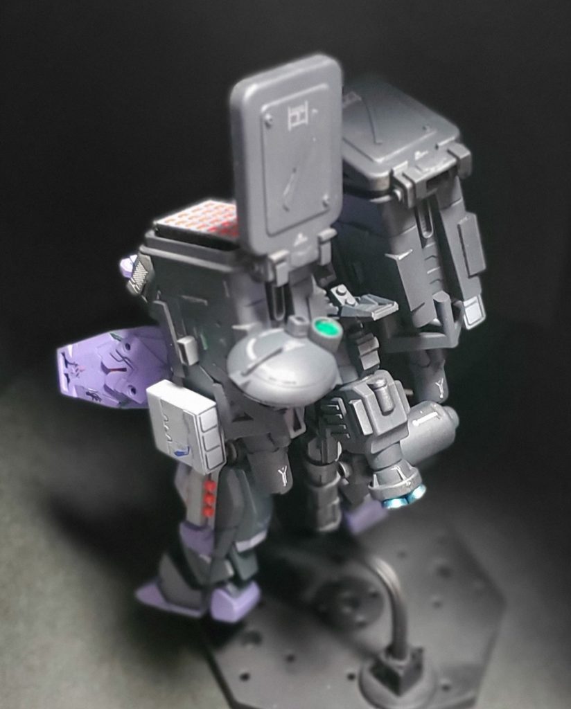 レドーム装備で索敵迎撃に特化しています。