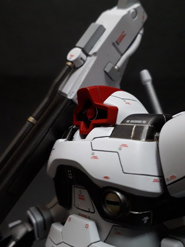 残念だったのは顔のクリアパーツ。最後の組み立てで、UVレジンで立体的にしたモノアイと干渉することが発覚。盛り過ぎた、、、。どうしようもないのでつけないことに、、、。