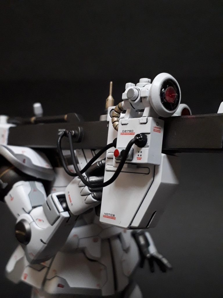 UVレジンの色味と気泡のコントロールは修行が必要ですな。細かい工作と塗り分けの技術がまだまだ、、、。ケーブルは初めてやったわりに上出来かと。(ダイソーの0.55mmステンレス針金と、バイクプラモのパイピングケーブルを組み合わせたもの。)