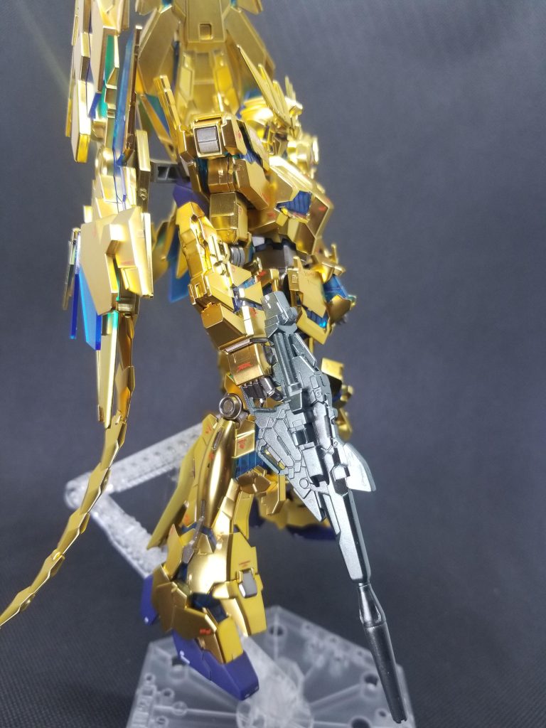 サイドショット①。ビーム・マグナムはオリメタを下地にしてからのクリアーブルー+クリアーブラックを吹いて半キャンディ塗装にしました。