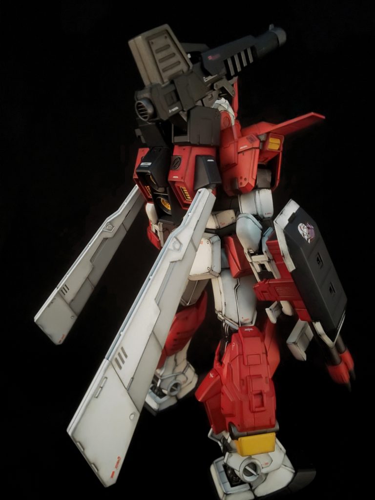 背面。通常のタービュレンスと違い両肩とキャノンをストームブリンガーのものに換装。膝はドミナンス。