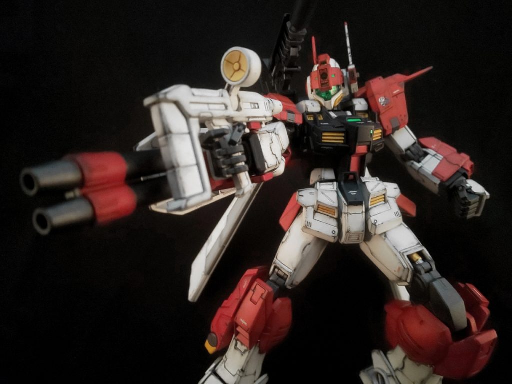 膝を曲げないと見えませんがシリンダー等細かい部分まで塗ってます。ウェザリング(汚し)は控えめ。