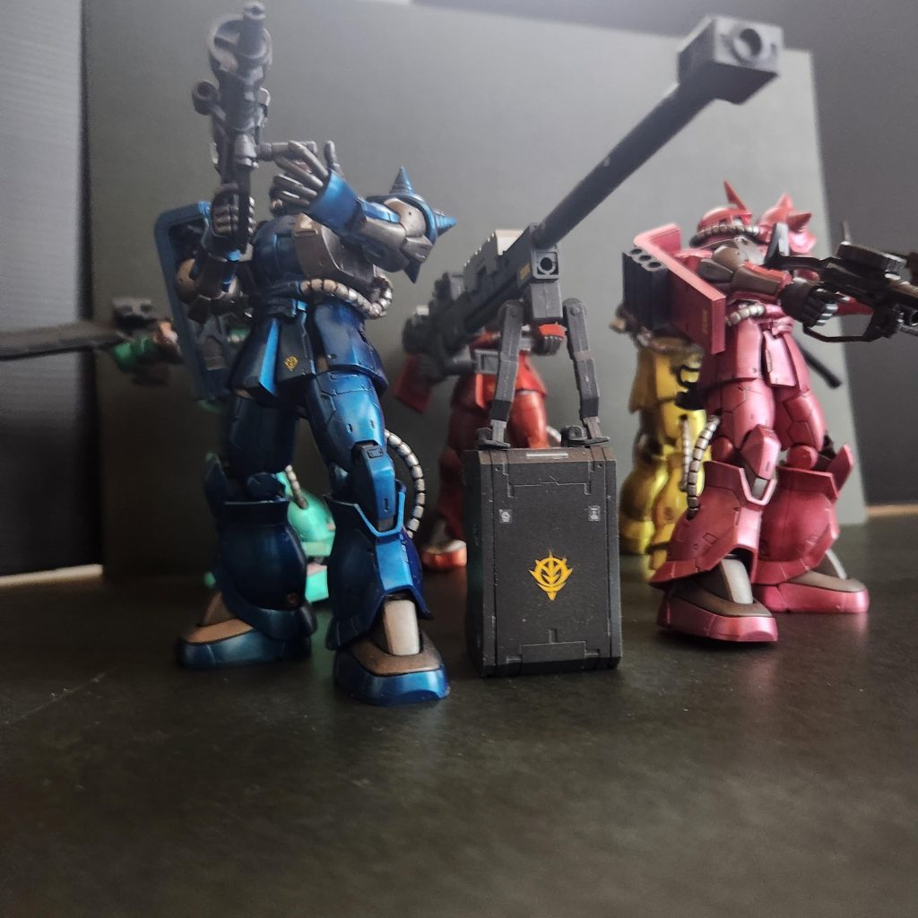 真ん中のでかいヤツはコトブキヤからの流用です。コンテナは30MMからです。