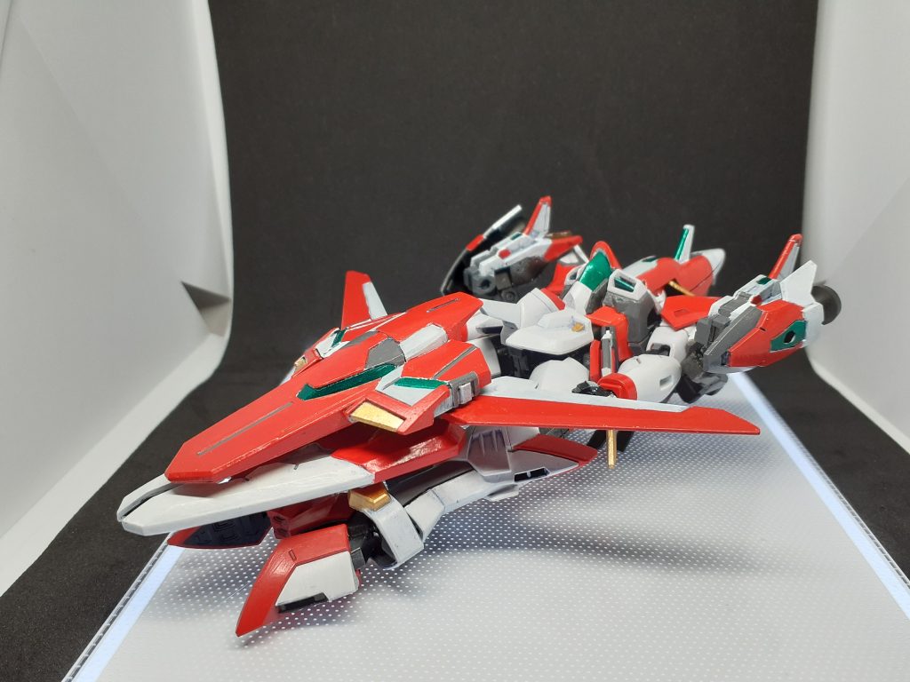 ブレイバーンみたく？変形してジャスティスサンダーになります。シールドが機首になります。