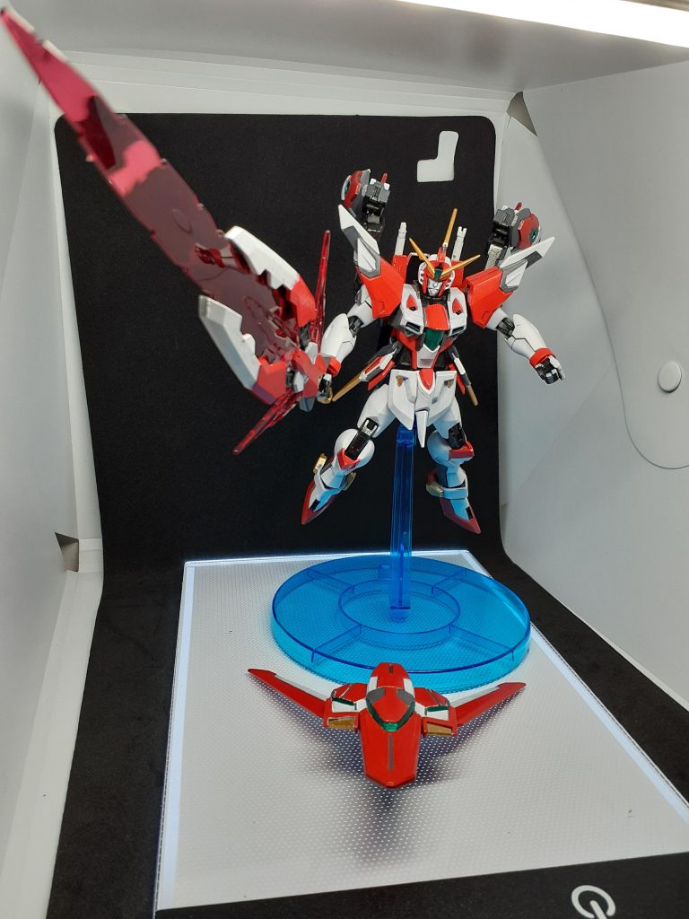 クローはジャスティスバスターソードに。(まんまトライエイジガンダムの大剣)