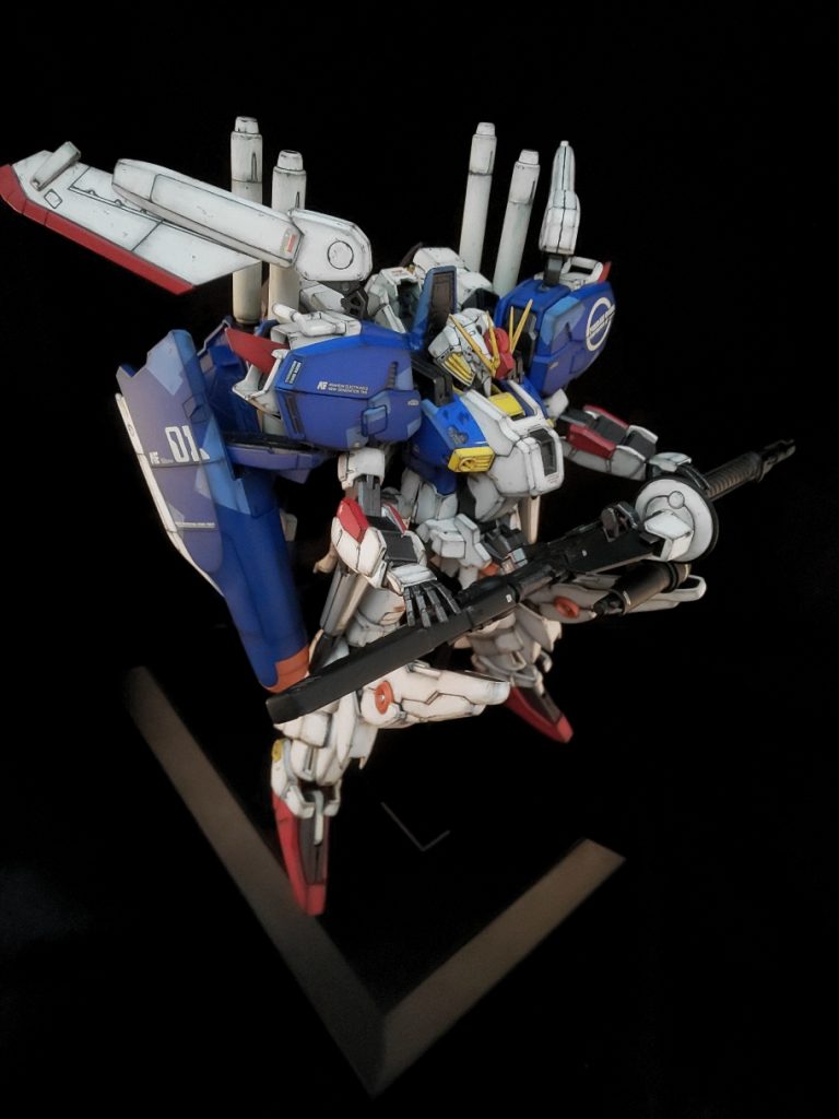 ブルー部分はスプリッター風な塗り分け。塗装や間接の調整等を行った為、Gクルーザーへの変形は考慮していません。なので台座は固定し、黒単色で仕上げています。