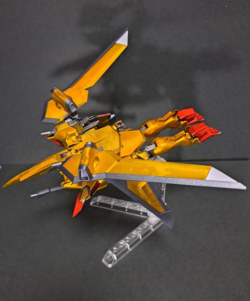 頑張って折り畳めるようにしたので一応変形も出来ます。(一安心)