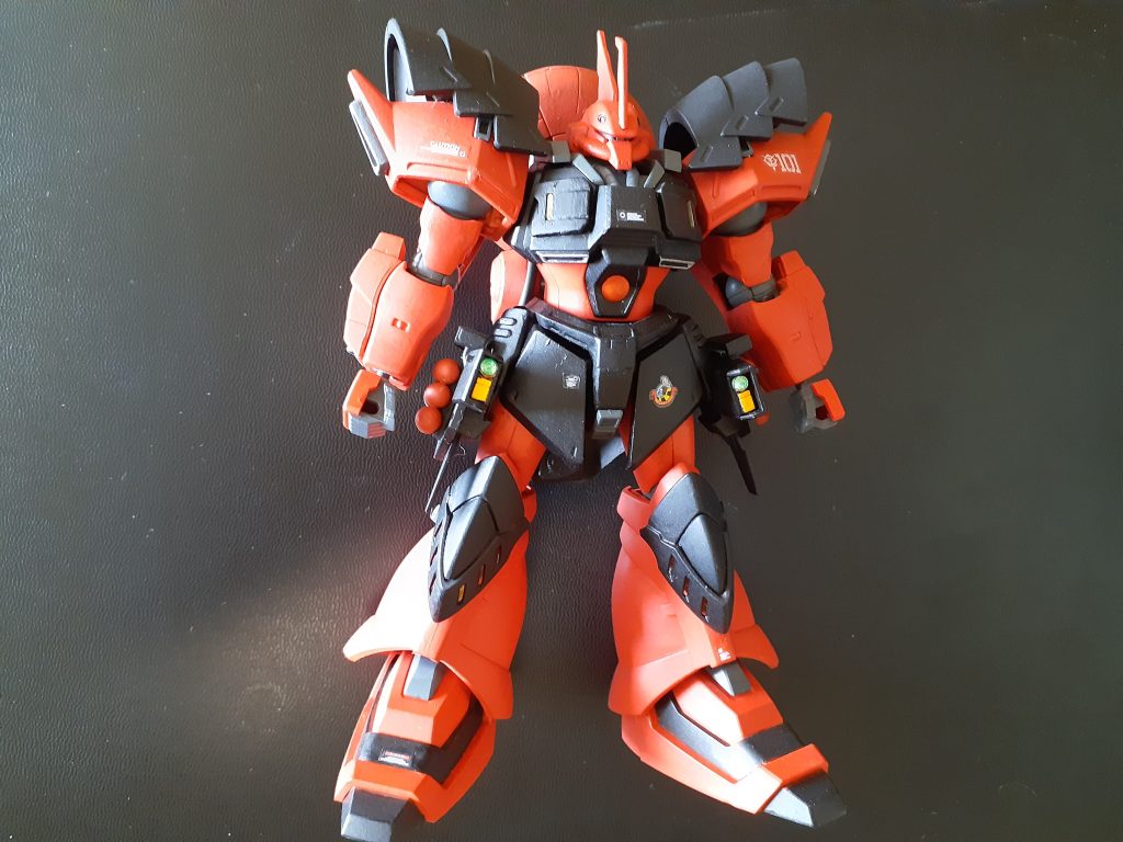 ゲルググJに各所にバーニアと装甲を追加。腰のラックは色んな弾種に換装できる設定。攻撃用の弾よりビーム攪乱幕弾を好んで使用します。