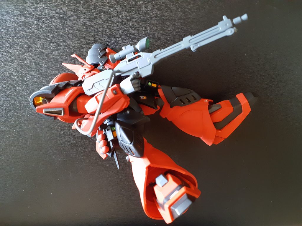 ビームライフルは、バックパックに直結すれば超高出力で放てる設定です。