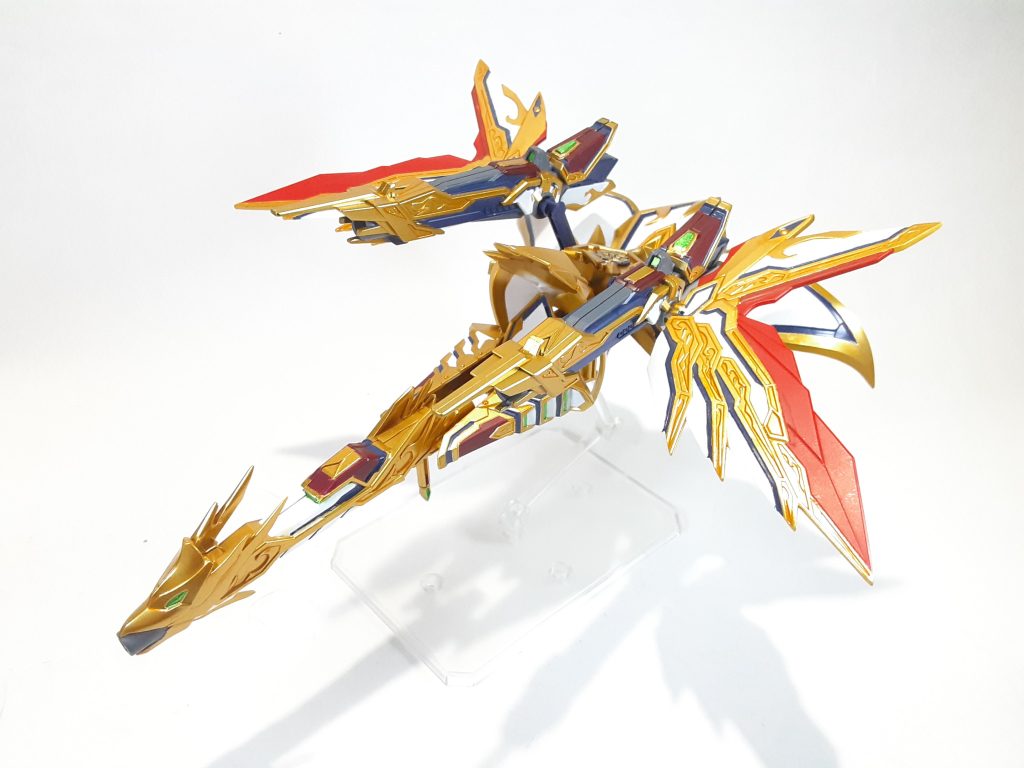 バックパックを組み換える事で《絶令鳳凰(ゼロフェニックス)》に