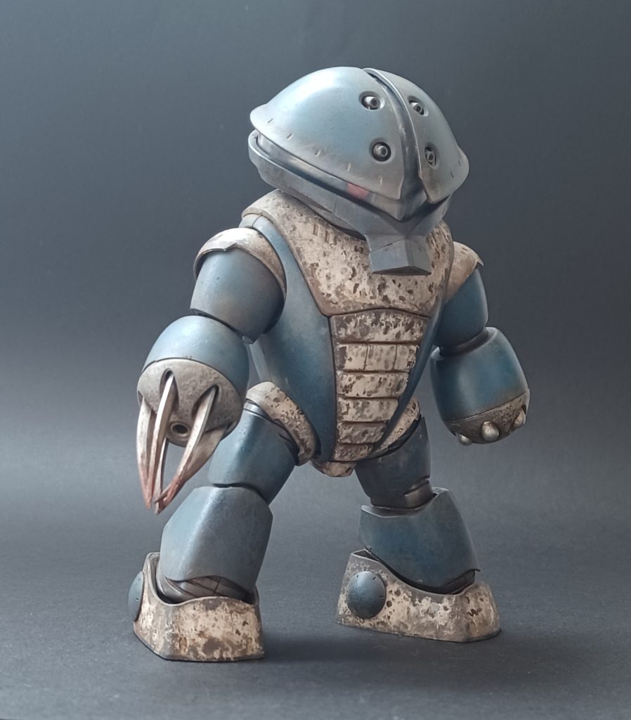 先ずは、塩ケープ剥がしについて説明していこう。それは、整髪スプレーの「ケープ」と台所にある食塩を用いて、ガンプラをお手軽にリアルな錆サビにしてしまう表現法なのである。