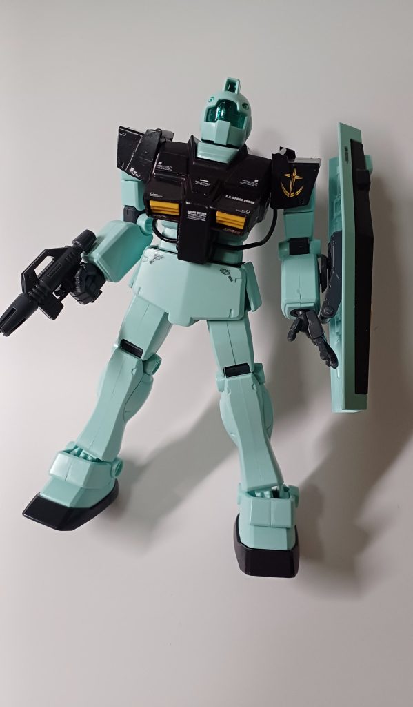 配色は最初赤にしようと思ったけど失敗したので黒にしました。(困ったときは黒にする　ｺｳｽﾙﾉｶﾞｲﾁﾊﾞﾝ！)と言うことでEジムでした。胴体の改造自体は良いと思っています。もう少し塗装の勉強をしたいと思います。それでは、今日はこの辺で。(*・ω・)ノ