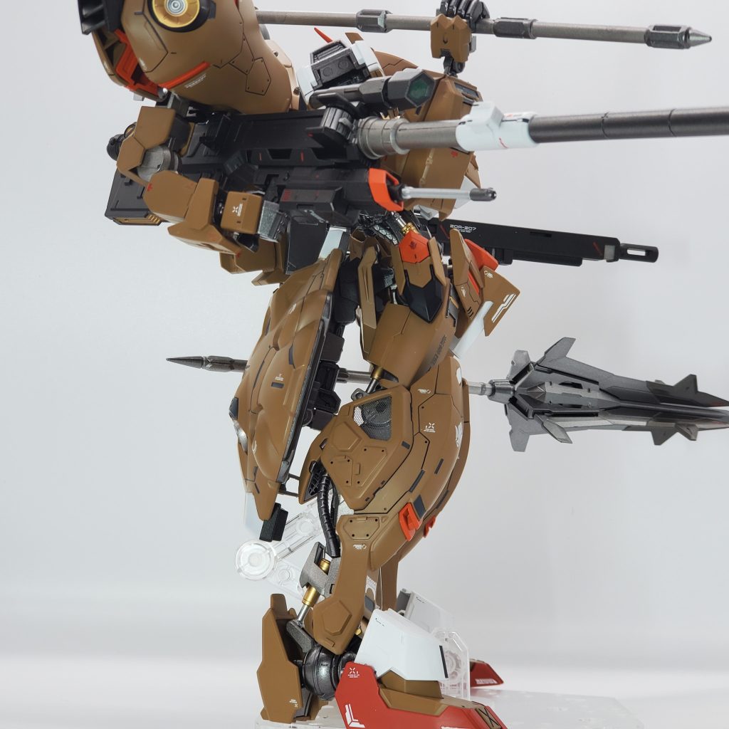 グシオンリベイクの外部装甲をバルバトスの内部フレームに合わせて切ったり削ったりするのが、面倒くさすぎてなかなかやる気が起きなくて一ヶ月くらい放置してました。