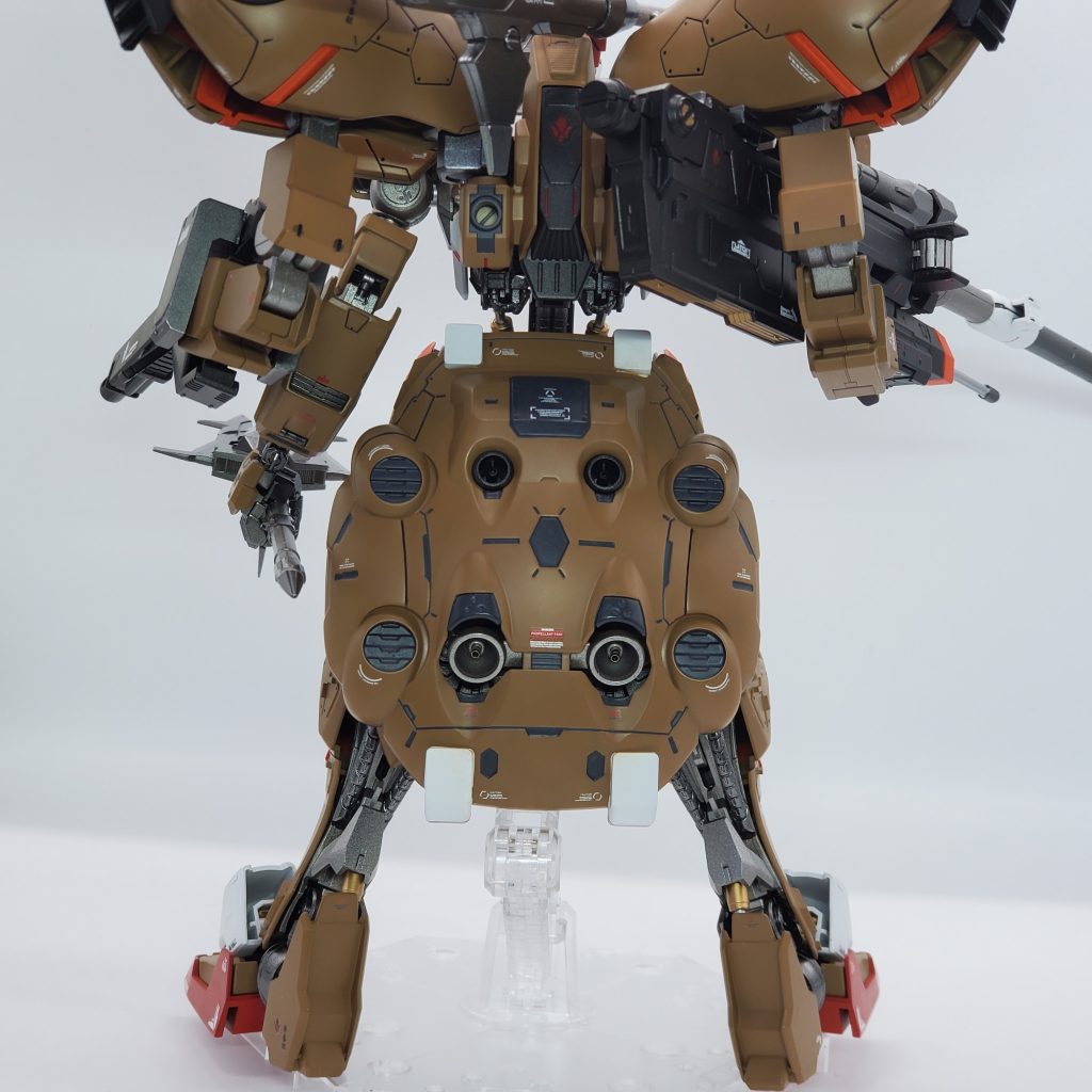 盾のグレー部分はエナメルで筆塗り。一番苦戦したところでした。