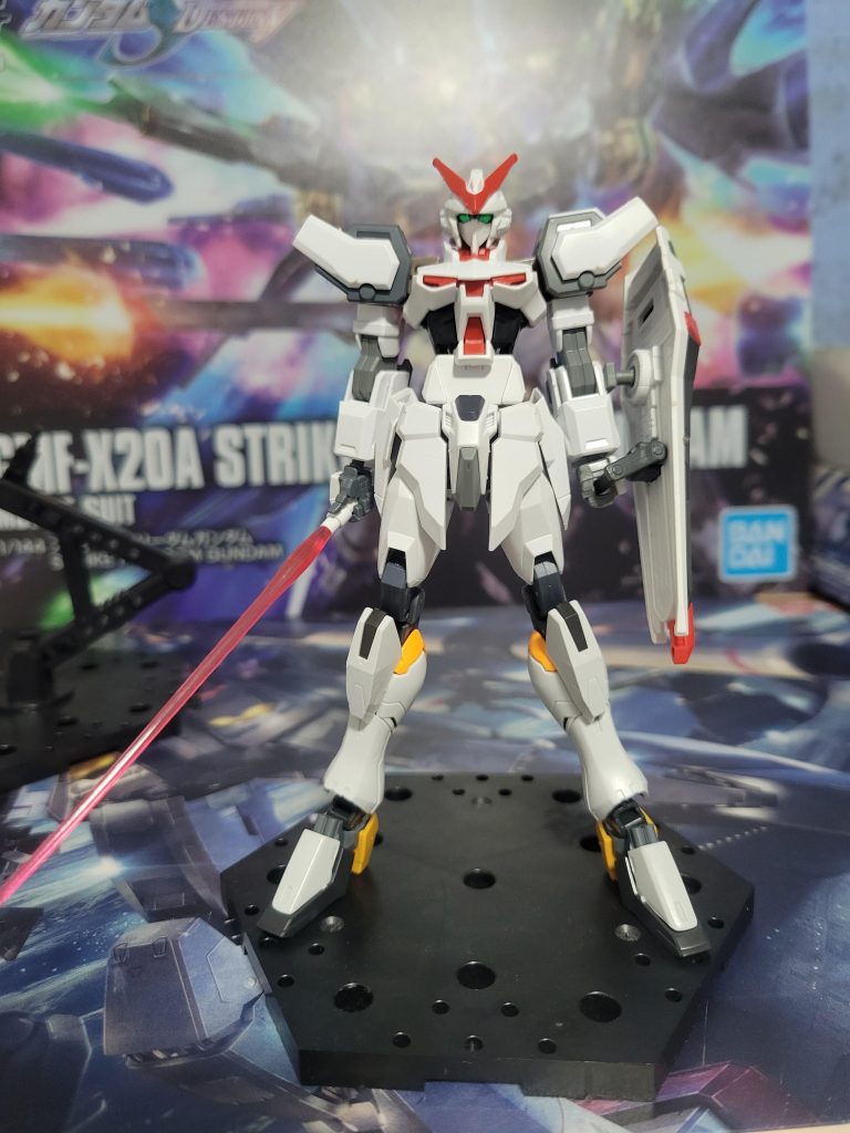 盾のジョイントはEGのビルドストライクエクシードギャラクシーの盾のジョイントパーツを使用していますマスクとツインアイの部分はライトニングZのものを使っています。