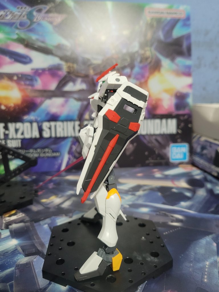 盾にはRGの対ビームシールドを使用しています。