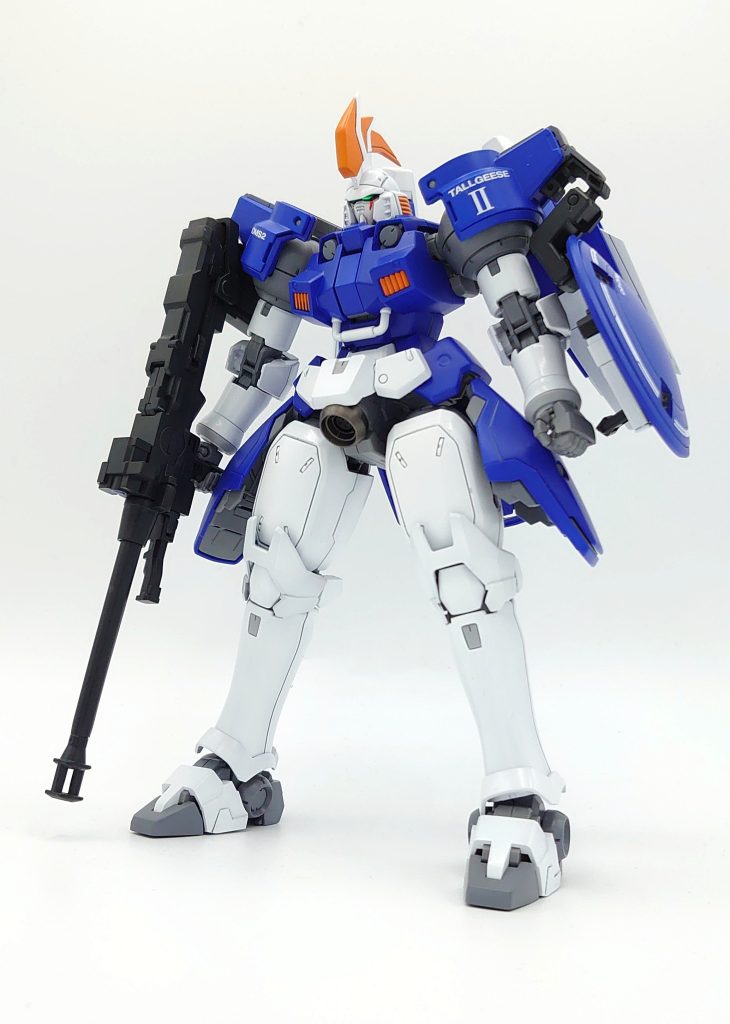 プラモ作るまで、トールギスⅡのカメラアイはガンダムのようなツインアイタイプだと思ってました。一文字アイをひさしでツインアイっぽく表現してるんですね。