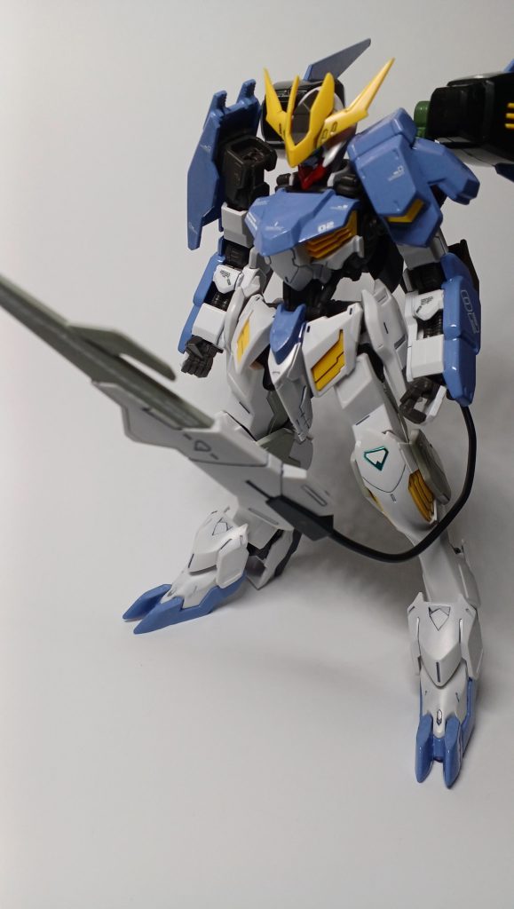 武装2テイルブレード希少金属で作られている有線式のブレード