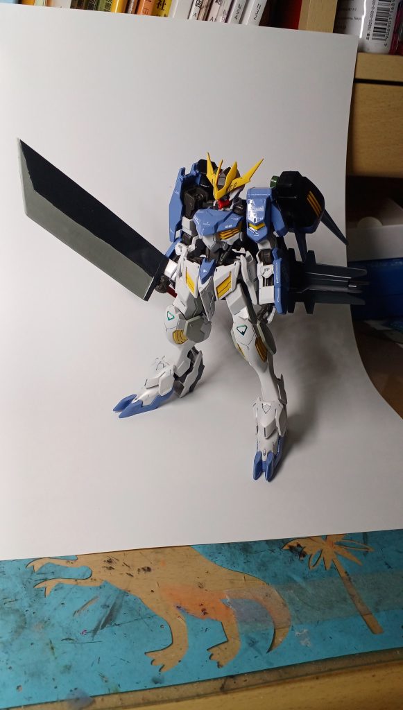 全体やっぱりバスターソードが大きいですねwちなみにこのバスターソードはとあるゲームの大剣を参考にプラ板で作ったものです。(ファイナ○ファン○ジー)クラウd...(゜o゜(☆○=(-_- )゙