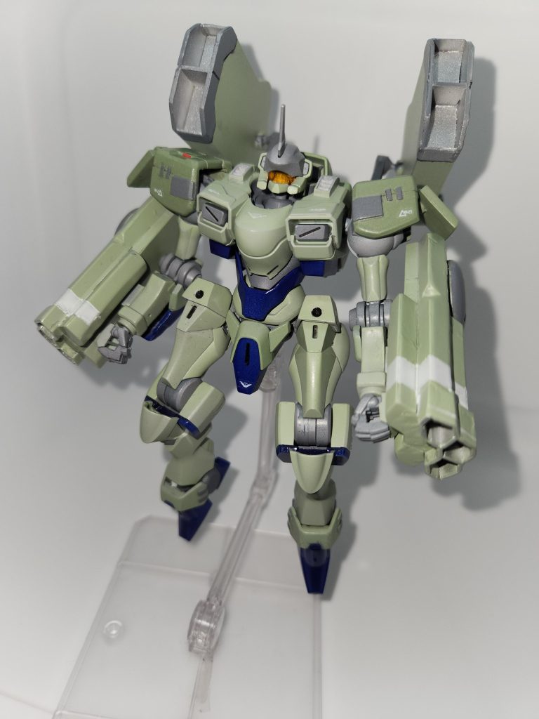 対グラスレー寮戦にて使用された砲戦装備もスクラッチで再現体のサイズに比べてかなりデカいけど、それを感じさせないシャープなフォルム