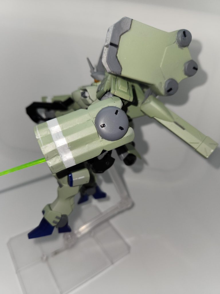 全部乗せの重装モードデカい武装を大量のブースターで無理やり動かす感じが腕が重いので近接戦闘は厳しそう