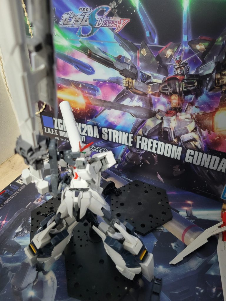 SEEDFREEDOMのアカツキイメージのポーズです。