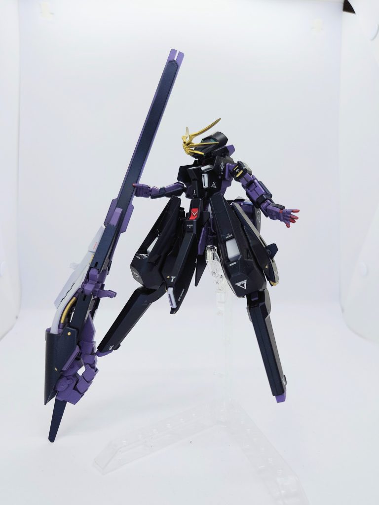 ちょっとポージング。其の一コンポジットシールドブースターがやっぱり大きいですね。