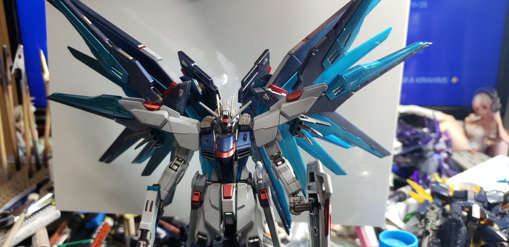 広げてみたけどめっちゃいい……(元々完成されてる機体同士くっつけたわけだからかっこよくならない訳がないか)パーツ飛びそうでプルプルしながら広げてたw