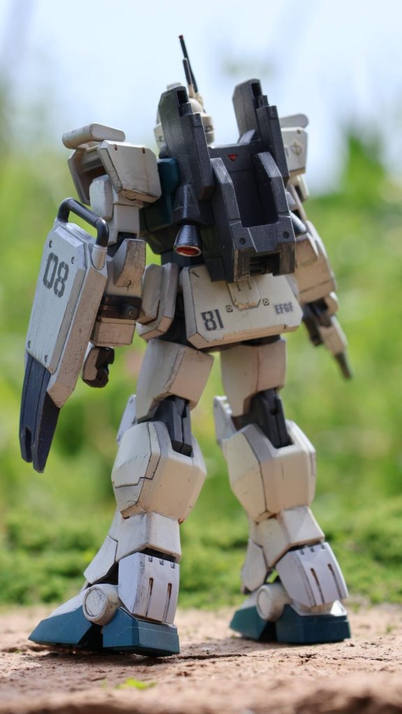 自然光下で分かりづらいですが素の陸戦Gから追加された装甲部分は白っぽくして差別化しています