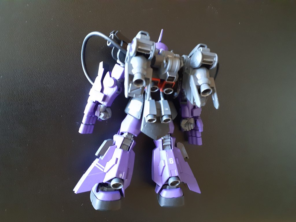 バックパックはローゼンズールとモビルワーカーのジャンクパーツが主体です。バーニアてんこ盛りでGが凄そう。パイロット曰く『殺人的な加速ね』？