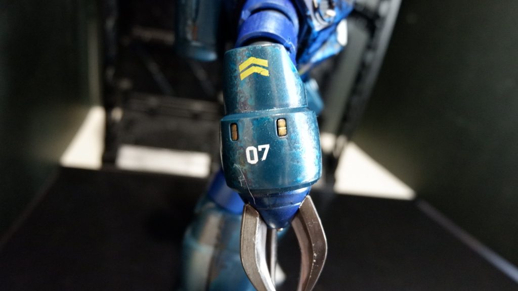 水転写デカールじゃないので貼り付けるのがとても難しかったです