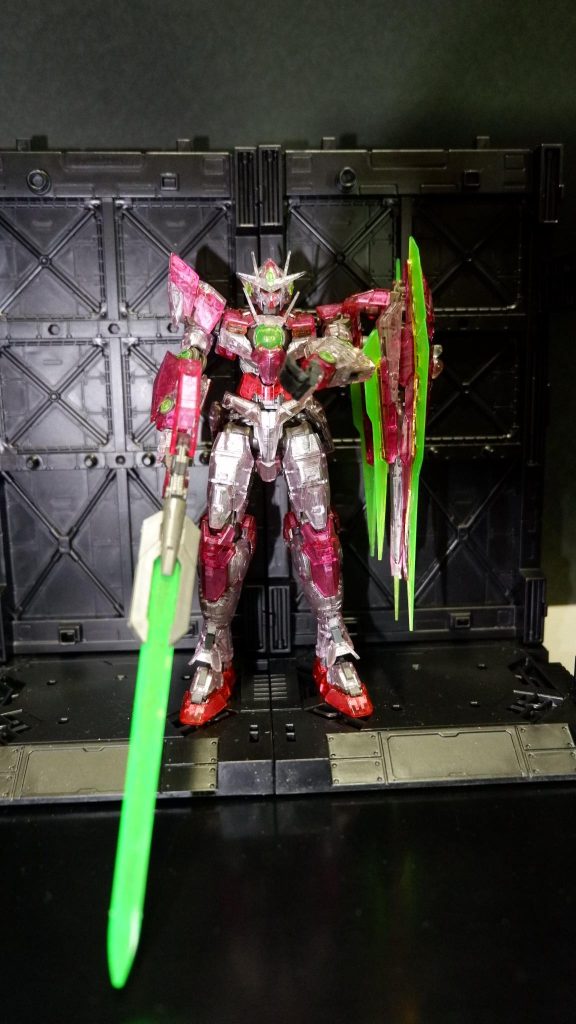 ソードは蛍光グリーンで塗っております。透明感亡くなって不満らしい。