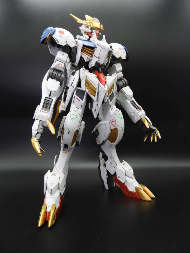 MGバルバトスのデカールを仕入れて同じような箇所に貼っています。