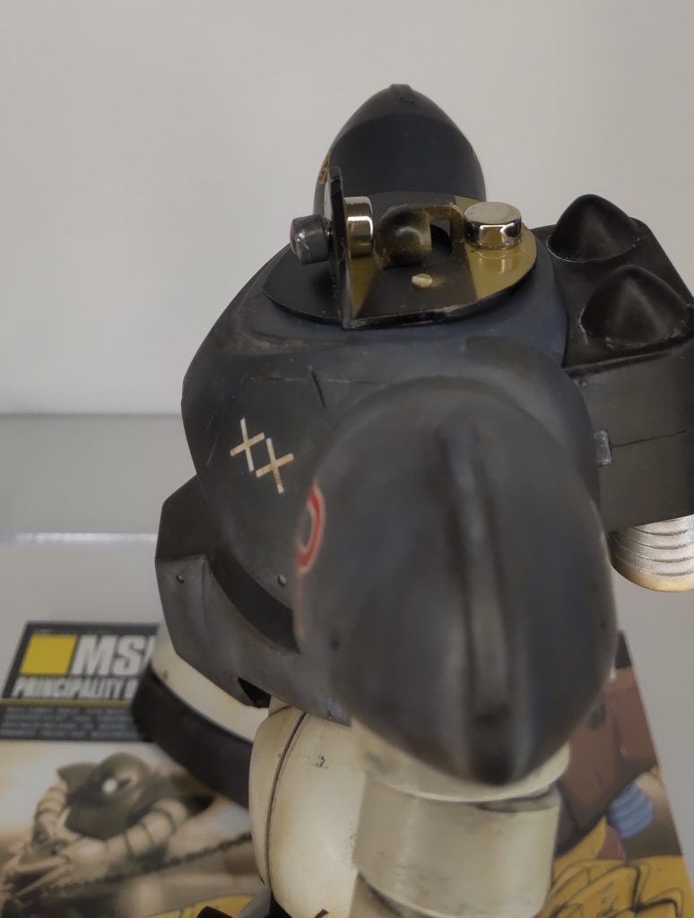 モノアイはコトブキヤのショートパイプに100均レジン＆100均シール。磁石を使って動かせるようにしています。