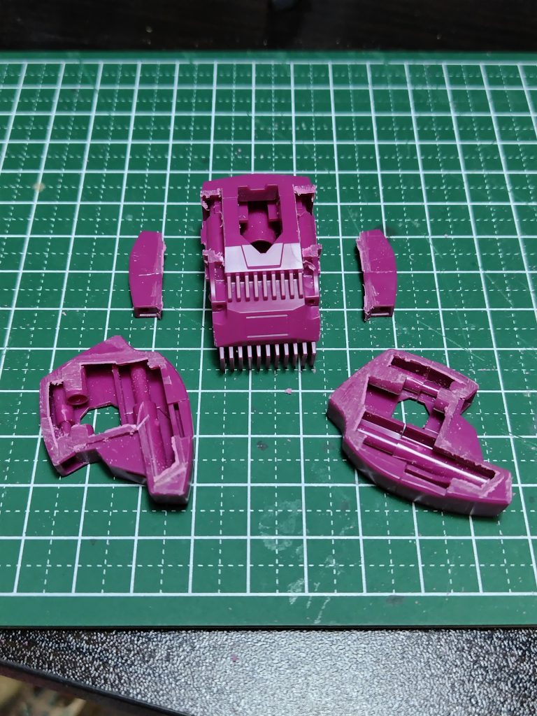 胸はこんな感じで分割。