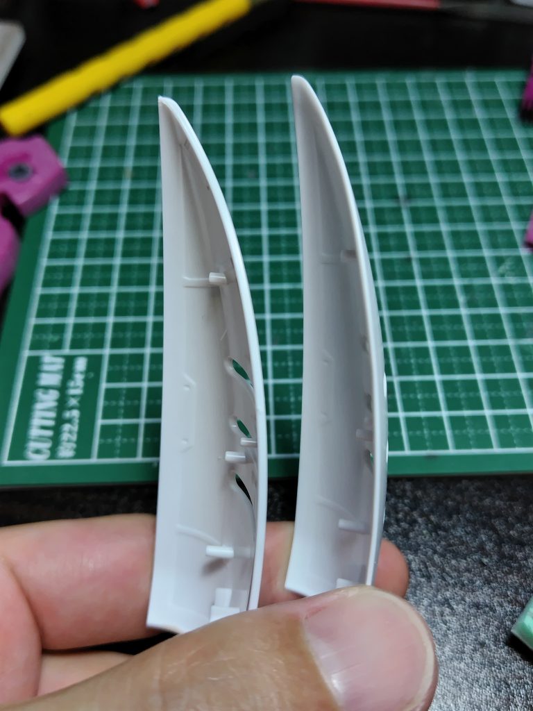 バインダーです。右が加工後。