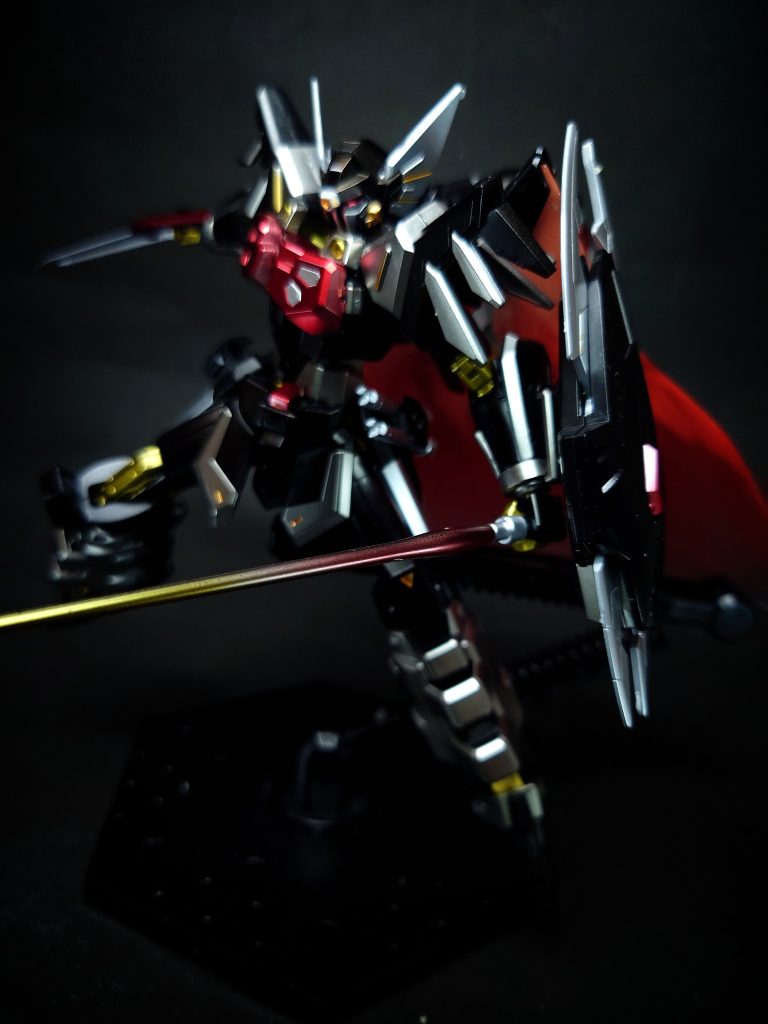 特殊機能 フェムテク装甲ブラックナイトスコード各機に採用された、ビームを無力化する新世代装甲。武装OWC-M5A2 ビームサーベル両腰に三本（右腰に一本、左腰に二本）装備したビームサーベル。二本を繋げて両刃として使用する事ができる。