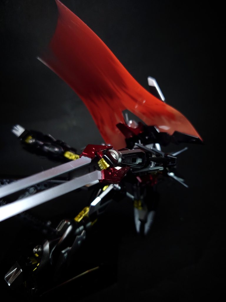 ビームマントブラックナイトスコード各機のバックパックに装備されたビームで形成されたマント。防御の他に斬撃武器としての使用も可能。