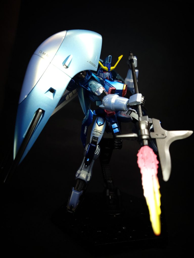 MX-RQB516 ビームランスアビスが常に携えている長槍。実刃とビームの矛先を併せ持ち、石突までもが鋭い打突器となっている。地上、宇宙はおろかビームの使用が制限されてしまう水中でのその力はいかんなく発揮され、格闘戦において驚異的なまでの勝率に貢献している（性格からアウルは好んでこの武器を使用していたとされる）。MA形態時には機体下面にバインドされ、衝角として敵を貫く事も出来る。