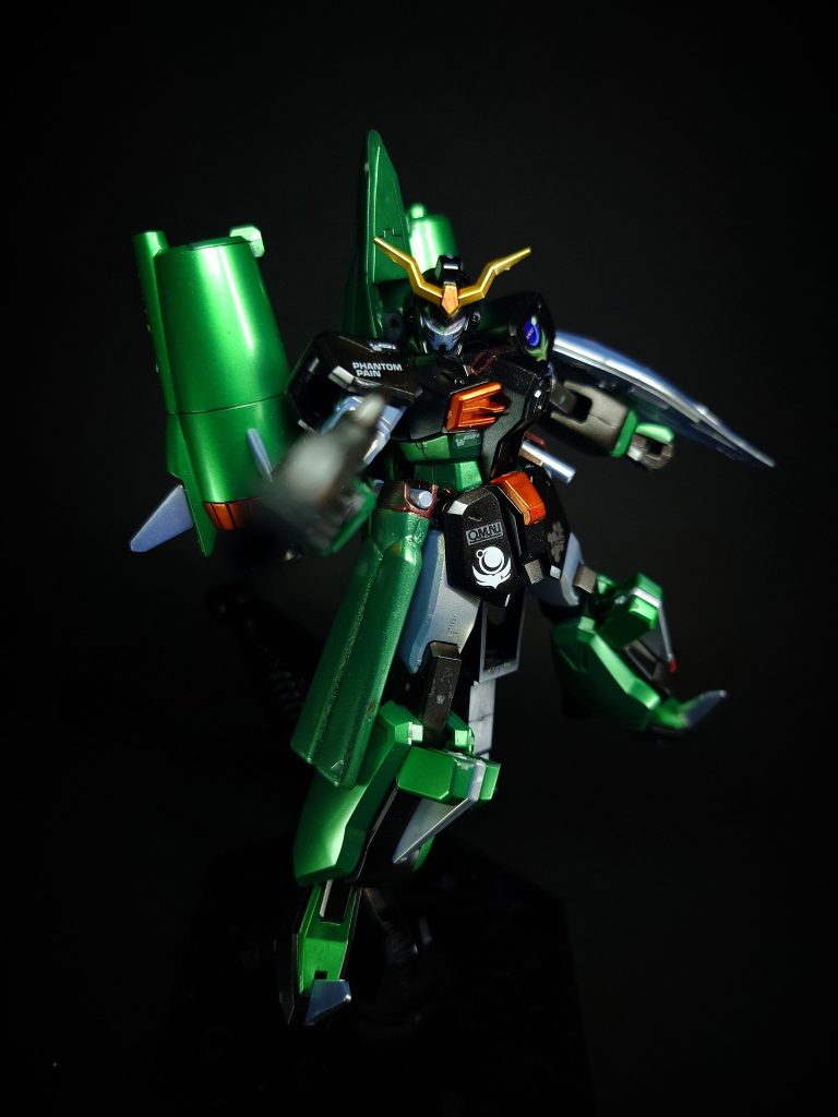 MMI-GAU1717 12.5mmCIWS頭部に4門内蔵された近接防御火器。多数の砲口を備え、ミサイル等への迎撃性能が向上した。MMI-GAU25A 20mmCIWS胸部に2門内蔵された近接防御火器。全てのセカンドステージシリーズに同型の物が装備されている。MA-BAR721 高エネルギービームライフルインパルスの装備するMA-BAR72をMA形態での高速戦闘にも耐え得るよう改良したマティウスアーセナリー製のビームライフル。高出力と取り回しの良さから、カオスの主力兵装となっている。