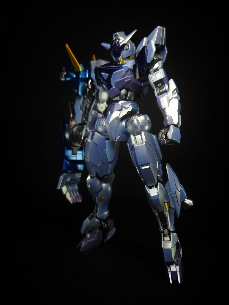 キユウ・ラボットの人工心臓とリンクしており、この人工心臓が制御する大量のパーメットがフィードバックされる情報の受け皿となることでパイロットのデータストーム耐性を上げているが、同時にクレイグ・イーオンによってパイロットが機体から半径800mを離れた場合は心臓の機能が停止するよう設定されている。