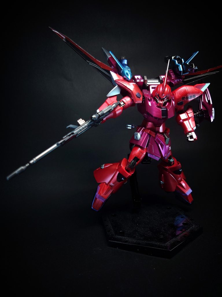 M71 ペレグリヌス 6連装近距離誘導弾発射筒ギャンと共通の実弾武器。大気・宇宙用パック共に、一般機はバックパックの両側に、ルナマリア・ホーク機は右側のみ備える。