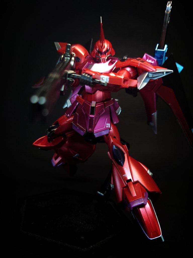 ザフト(プラント)が開発した量産型MS。ザクシリーズの後継機で、ギャンシュトロームと共に、C.E.75年代におけるニューミレニアムシリーズの系譜に連なる新型機。なお、現在はコンパスで試験運用中との事だがザフトでも数機の運用が見られる。メナース（Menace）とは「脅威、威嚇、猛威」の意（転じて人物・キャラを形容する際には「やんちゃ・わんぱく」という意味だったりもする）。