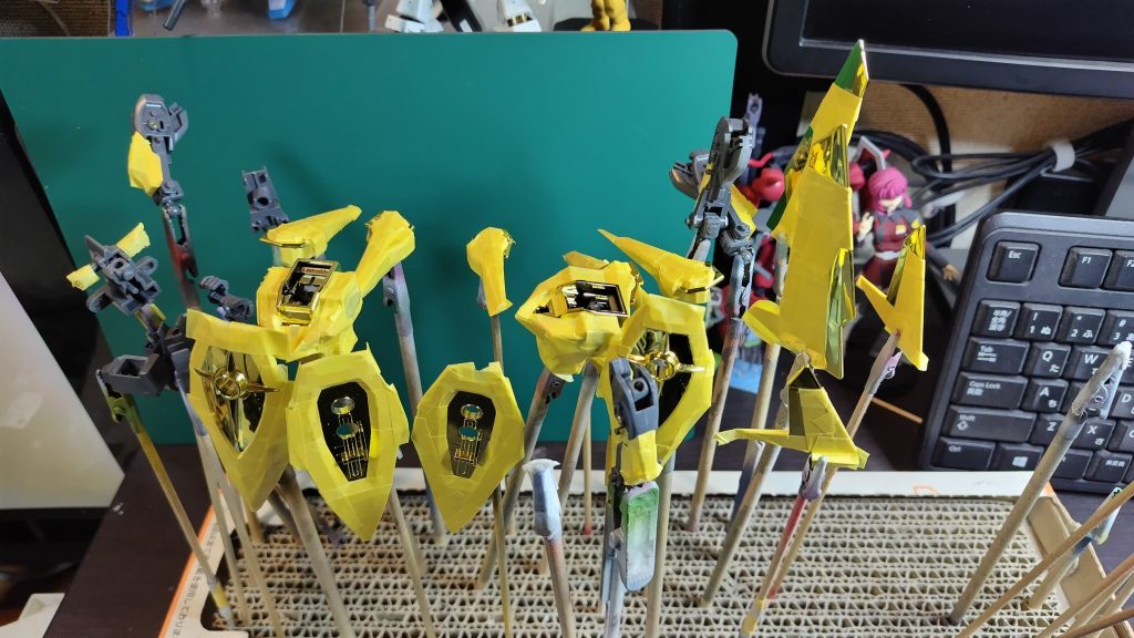 塗り分けについては地獄のマスキングをしてエアブラシで行いました。今考えると筆塗りでも良かったかもしれません。でもおかげで直線はきれいに出ました。