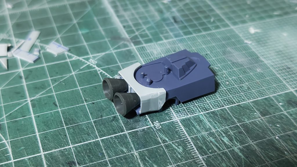 ジェットエンジンの塗装前状態です外郭部分はスクラッチ、バーニアだけコトブキヤですw