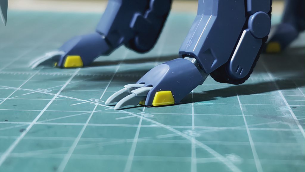 蹄のクローもプラ板スクラッチです元の蹄を削って内部に固定してます