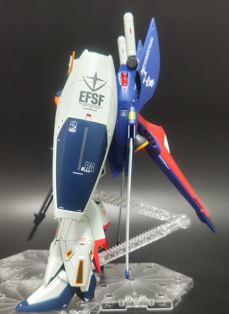 一応アムロ専用機という設定でデカールチョイスしてます。