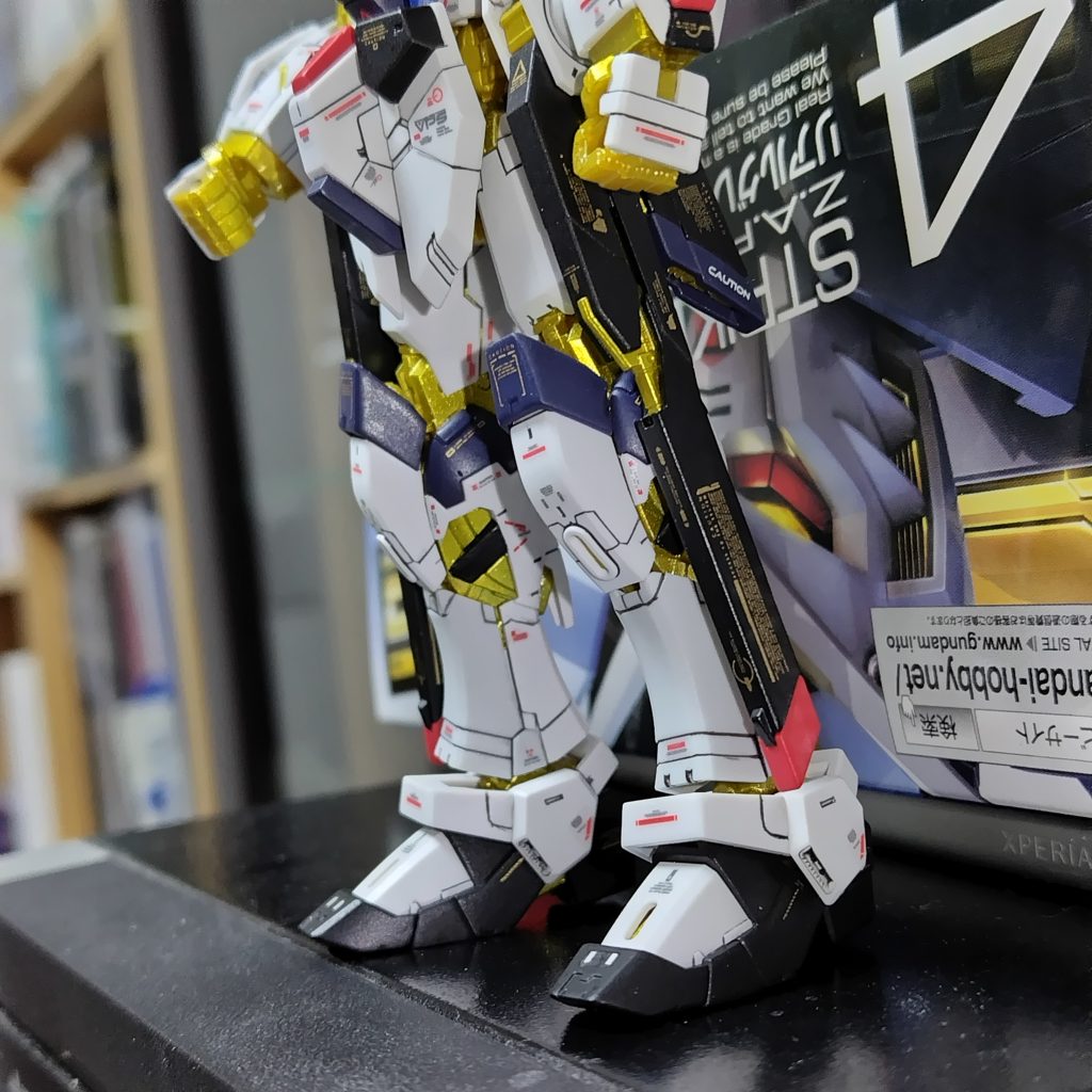 (挫折その2)レール砲とスリッパのゲート処理がへた過ぎて跡がえぐれたり白化が目立ったりスジ彫り失敗してモールドがズタズタになってしまい、最終的にときパテで抉れ部分を埋めてヤスって塗装してリカバリーしました。